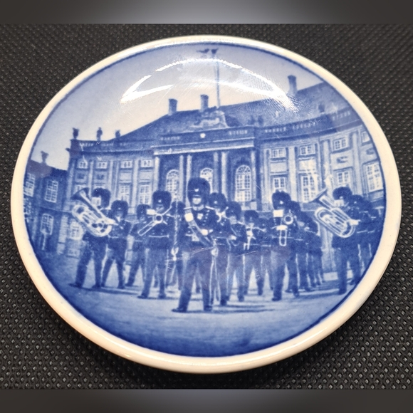 4 VINTAGE ROYAL COPENHAGEN  DENMARK BLUE AND WHITE MINI PLATES - Picture 6 of 10